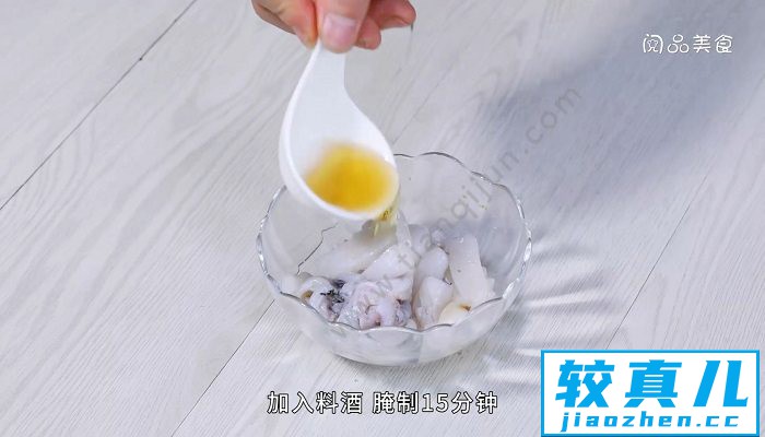 雪里蕻青椒炒墨鱼怎么做  雪里蕻青椒炒墨鱼