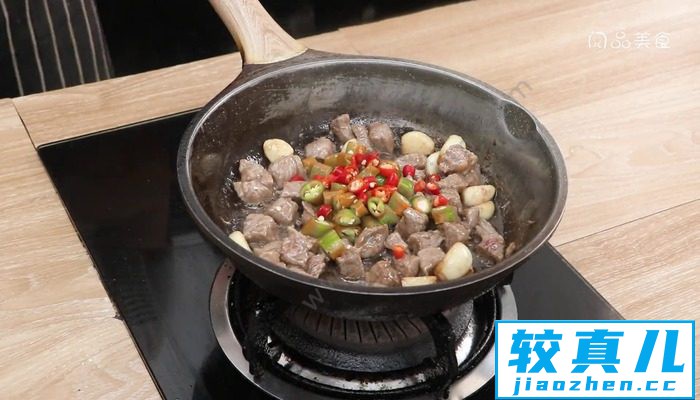 尖椒大蒜牛肉粒的做法 尖椒大蒜牛肉粒怎么做好吃