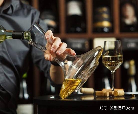 葡萄酒醒酒的正确方法 红酒醒酒多长时间最佳